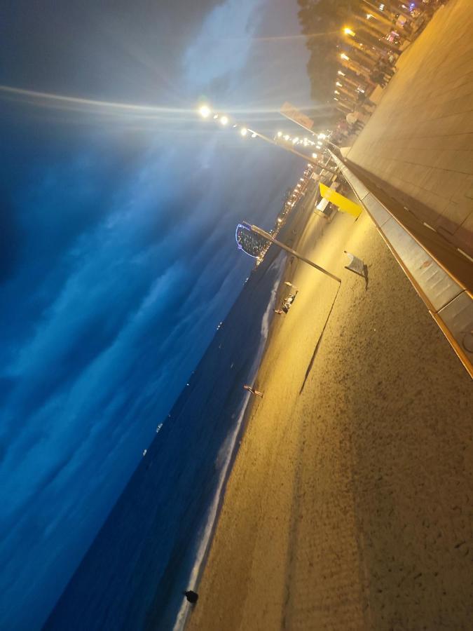 شقة برشلونة  في Nice Flat Within Walking Range To The Beach المظهر الخارجي الصورة